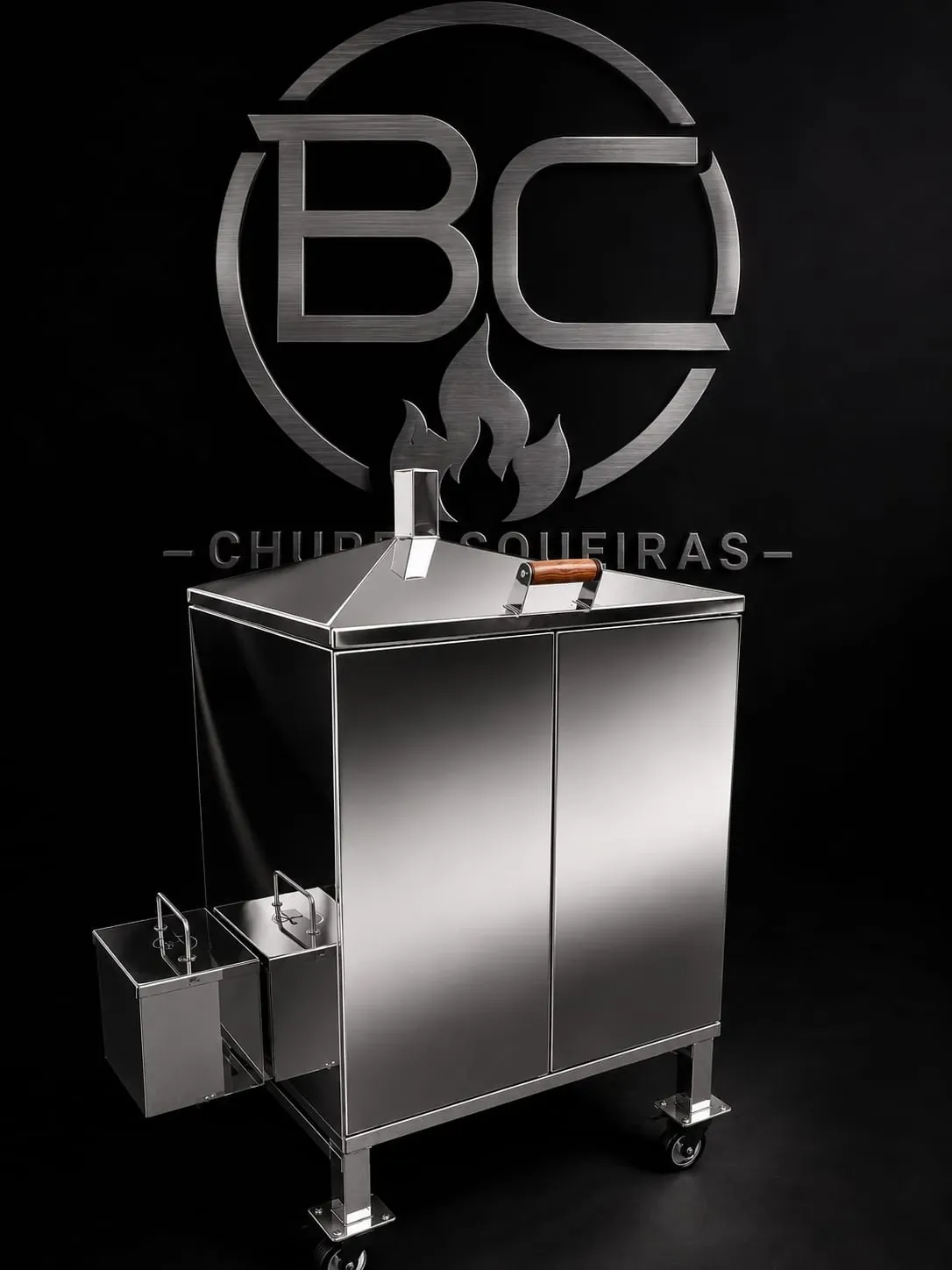 Churrasqueira BC PRIME, gabinete em aço inox sobre rodízios, com tampa e chaminé